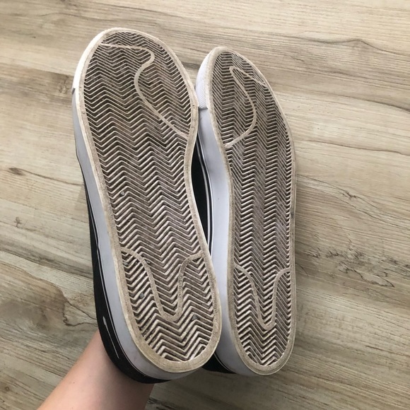 Nike Men's Black and White Slip-On Loafers - Picture 4 of 7